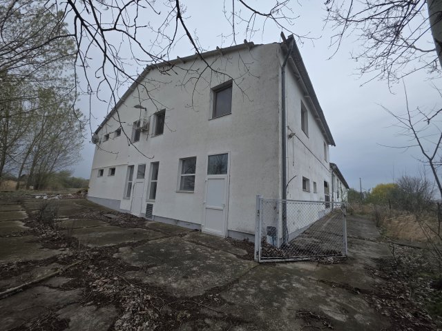 Eladó ipari ingatlan, Lakitelken 98 M Ft / költözzbe.hu