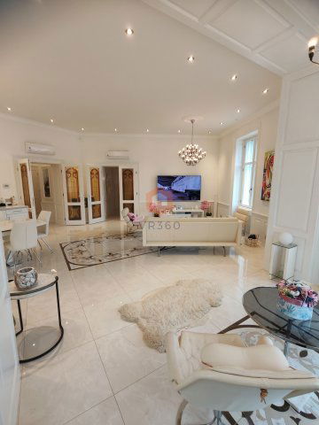 Eladó téglalakás, Pécsett 159.9 M Ft, 2+1 szobás