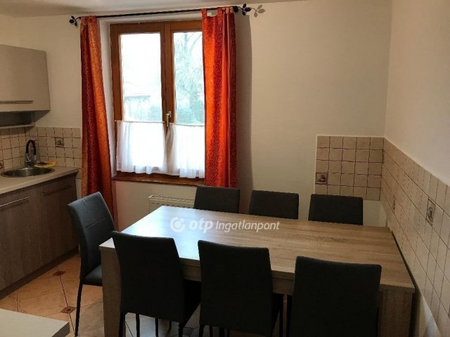 Eladó családi ház, Eplényen 99.99 M Ft, 4+2 szobás