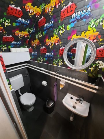 Eladó hotel, Budapesten, VI. kerületben 85 M Ft, 5 szobás