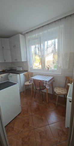 Eladó panellakás, Oroszlányban 35.99 M Ft, 2 szobás