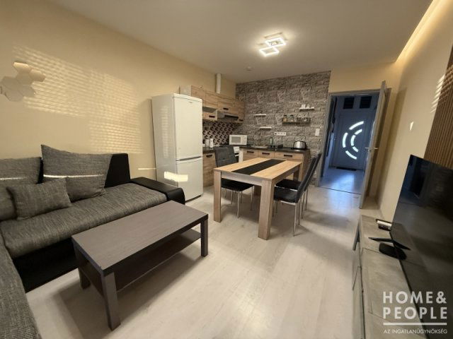 Eladó téglalakás, Szegeden 65.99 M Ft, 2+1 szobás