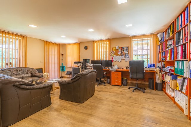 Eladó családi ház, Velencén 385 M Ft, 5 szobás