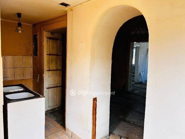 Eladó családi ház, Bátaszéken 11 M Ft, 4 szobás