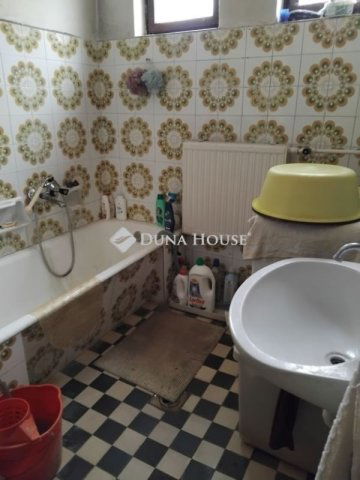 Eladó családi ház, Pécsett 85 M Ft, 4 szobás