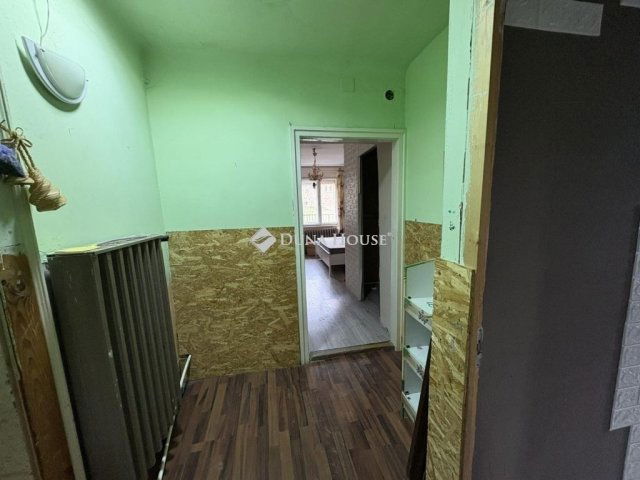 Eladó családi ház, Úrin 19.9 M Ft, 6 szobás