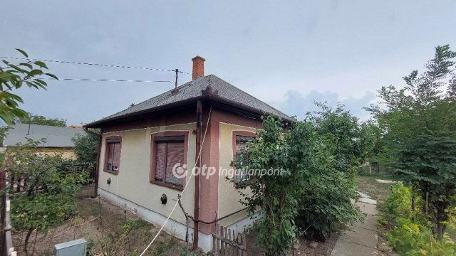 Eladó családi ház, Kisújszálláson 15.5 M Ft, 2 szobás