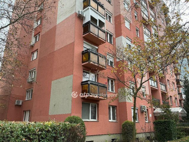 Eladó panellakás, Nyíregyházán 37.8 M Ft, 2 szobás