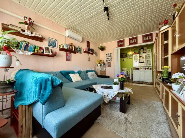 Eladó panellakás, Veszprémben 43.9 M Ft, 2 szobás