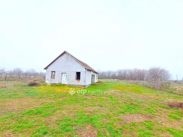 Eladó családi ház, Nagykőrösön 8.5 M Ft, 4 szobás