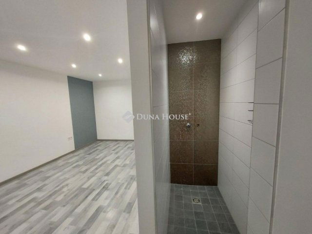 Eladó téglalakás, Budapesten, VII. kerületben 49.9 M Ft