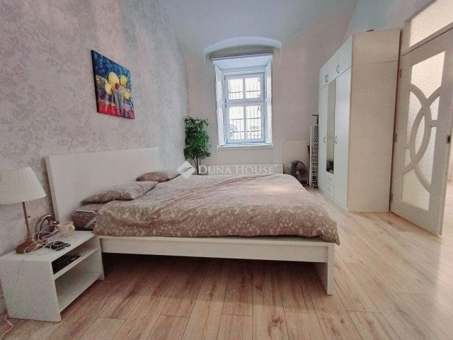 Eladó téglalakás, Budapesten, VI. kerületben 108.64 M Ft