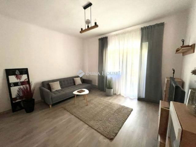 Eladó családi ház, Pécsett 67.5 M Ft, 3 szobás