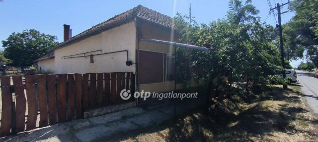 Eladó családi ház, Bélmegyeren 7.5 M Ft, 2 szobás
