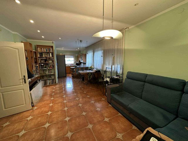 Eladó családi ház, Budaörsön 160 M Ft, 4+3 szobás