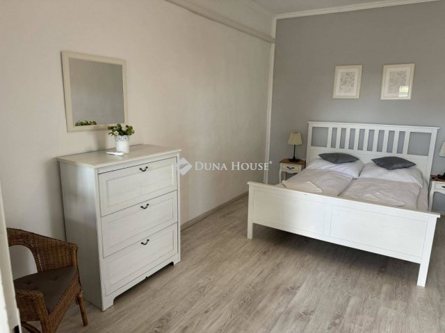 Eladó családi ház, Villányban 99 M Ft, 6 szobás