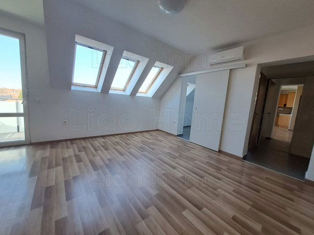 Eladó téglalakás, Keszthelyen 67.9 M Ft, 7+1 szobás