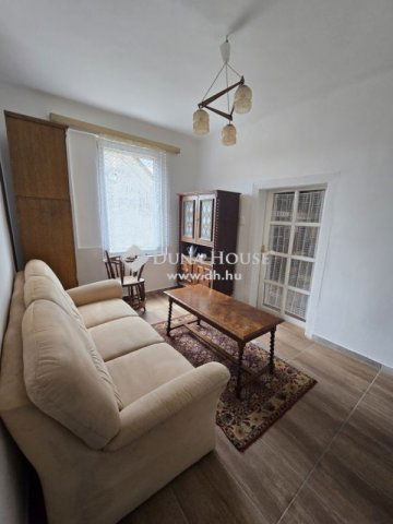 Eladó családi ház, Pécsett 18.5 M Ft, 2+2 szobás