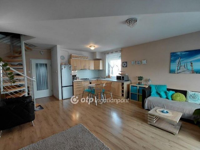 Eladó téglalakás, Győrött 79 M Ft, 3 szobás