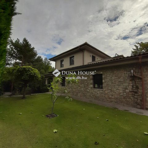 Eladó családi ház, Szentendrén 638.4 M Ft, 3 szobás