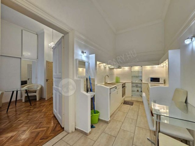 Kiadó téglalakás, albérlet, VI. kerületben, Podmaniczky utcában