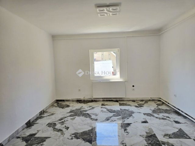 Eladó családi ház, Siklóson 36.9 M Ft, 3 szobás