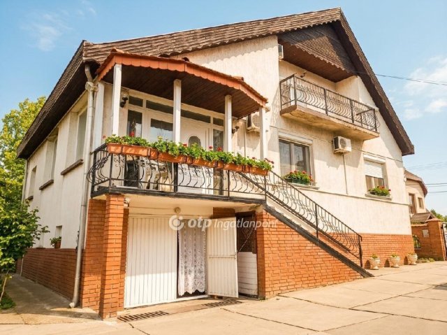 Eladó családi ház, Taksonyon 129.9 M Ft, 6 szobás
