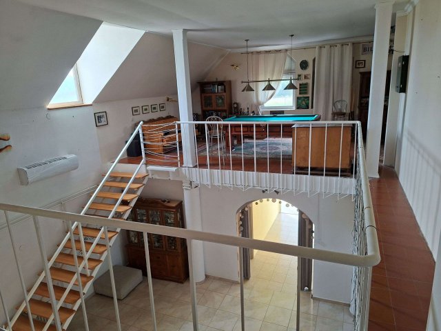Eladó családi ház, Alsópáhokon 69.9 M Ft, 9 szobás