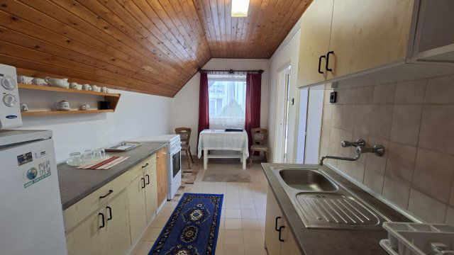 Kiadó téglalakás, albérlet, Pécsett, Homok utcában, 1 szobás