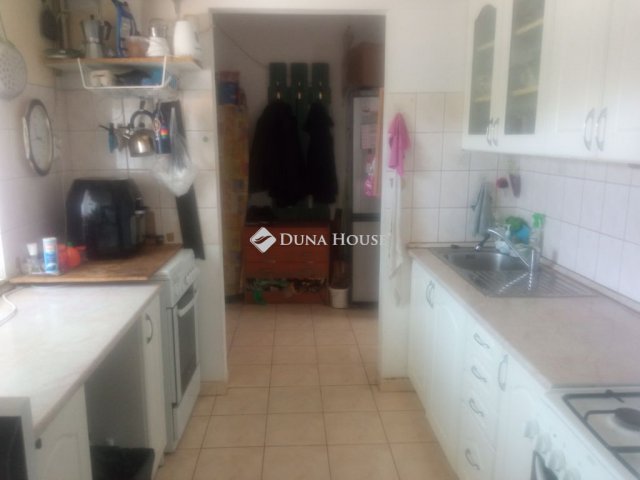 Eladó téglalakás, Pápán 55.9 M Ft, 3 szobás