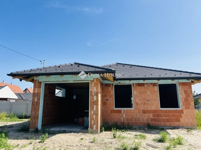 Eladó családi ház, Tökölön 119.9 M Ft, 4 szobás