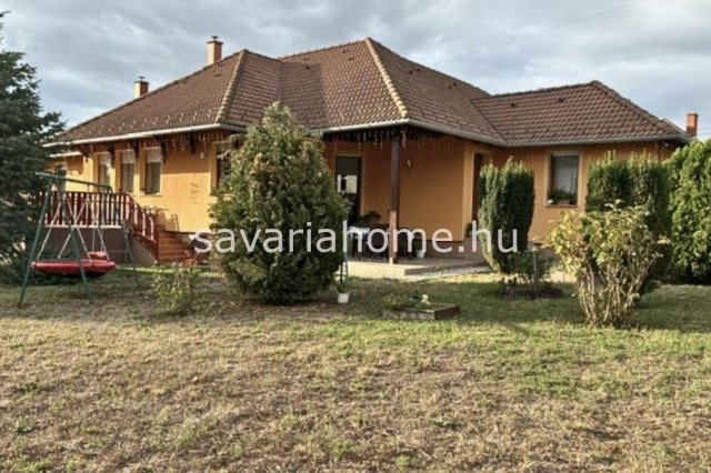 Eladó családi ház, Sárváron 88.9 M Ft, 4 szobás