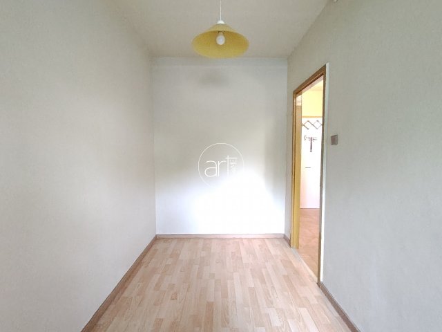 Kiadó panellakás, albérlet, Szegeden, Becsei utcában, 1+1 szobás