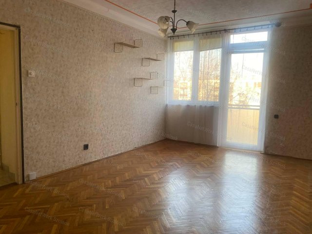 Eladó téglalakás, Szolnokon 28 M Ft, 1+1 szobás