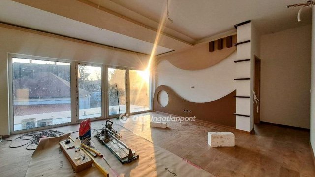 Eladó téglalakás, Balatonakarattyán 144 M Ft, 4 szobás