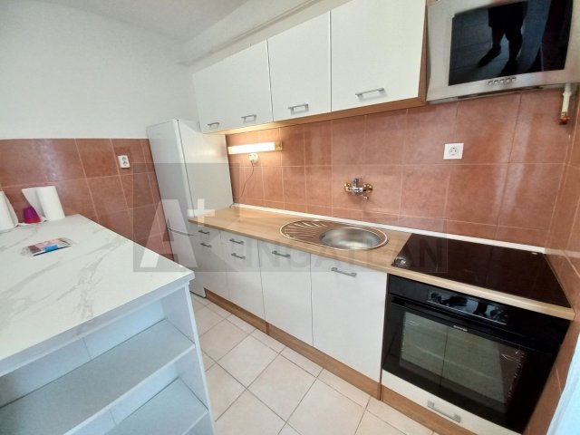 Kiadó téglalakás, albérlet, Szegeden 230 E Ft / hó, 3 szobás
