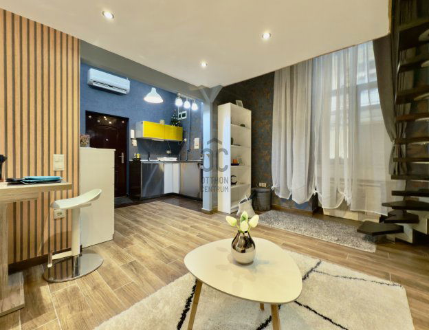 Eladó téglalakás, Budapesten, VII. kerületben, Damjanich utcában