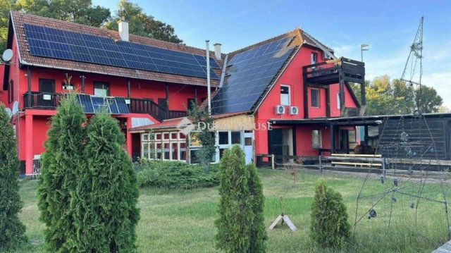 Eladó családi ház, Jakabszálláson 320 M Ft, 15 szobás