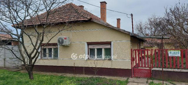 Eladó családi ház, Kunszentmártonban 13 M Ft, 3 szobás