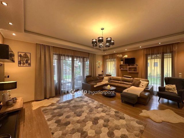 Eladó családi ház, Siófokon 375 M Ft, 6 szobás