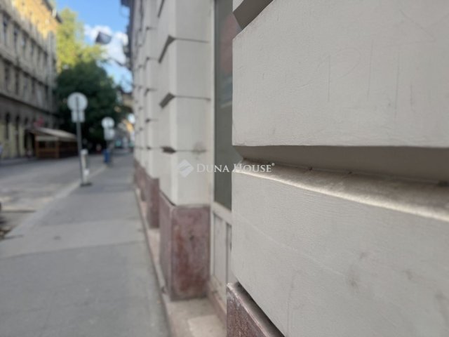 Eladó üzlethelyiség, Budapesten, VI. kerületben 109 M Ft
