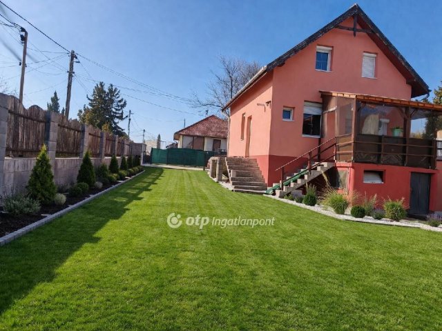 Eladó családi ház, Szigethalmon 130 M Ft, 5 szobás