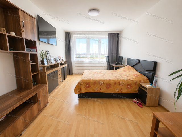 Eladó panellakás, Oroszlányban 30.99 M Ft, 2+1 szobás