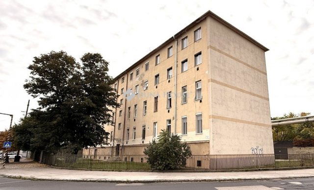 Eladó téglalakás, Győrött 33.9 M Ft, 1 szobás