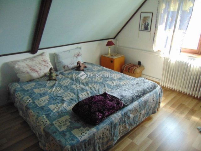 Eladó családi ház, Pécsett 84.9 M Ft, 4 szobás