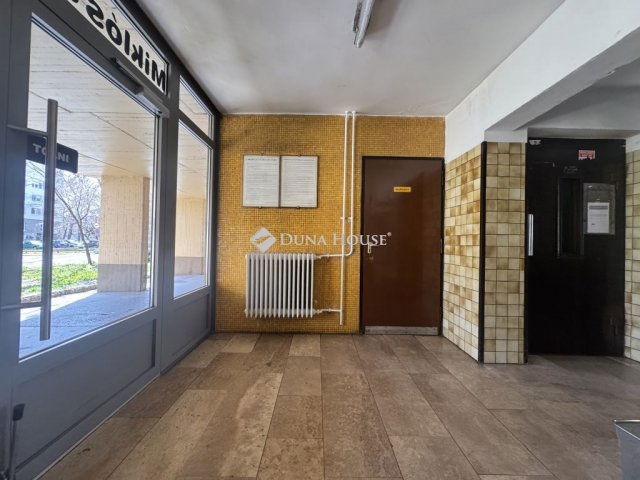 Eladó panellakás, Budapesten, III. kerületben 79.99 M Ft