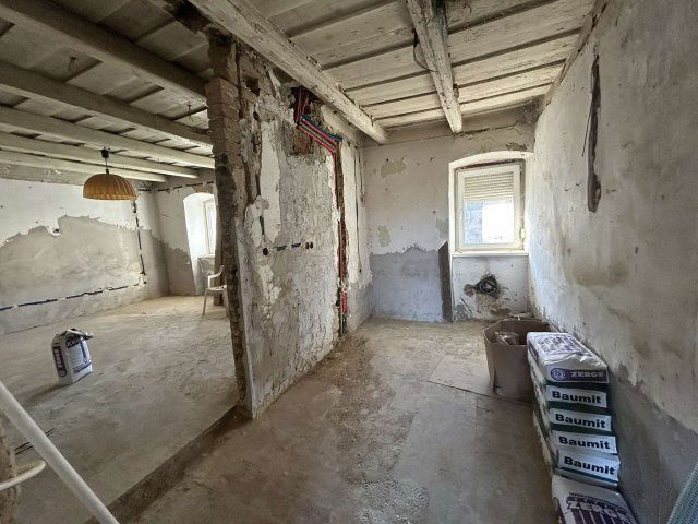 Eladó családi ház, Kaposváron 16.5 M Ft, 2 szobás