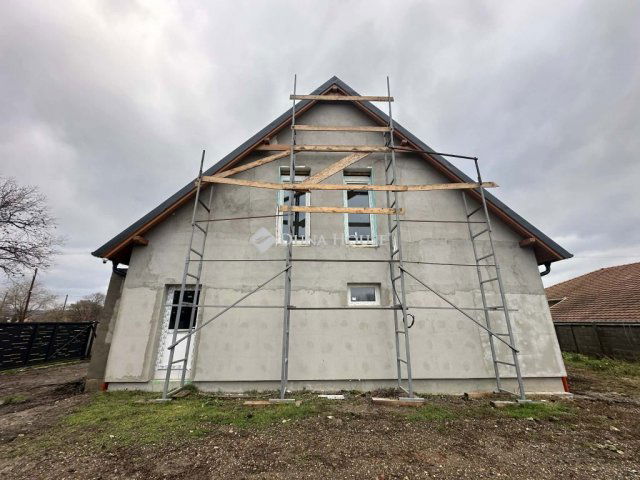 Eladó családi ház, Tárnokon 132.2 M Ft, 4 szobás