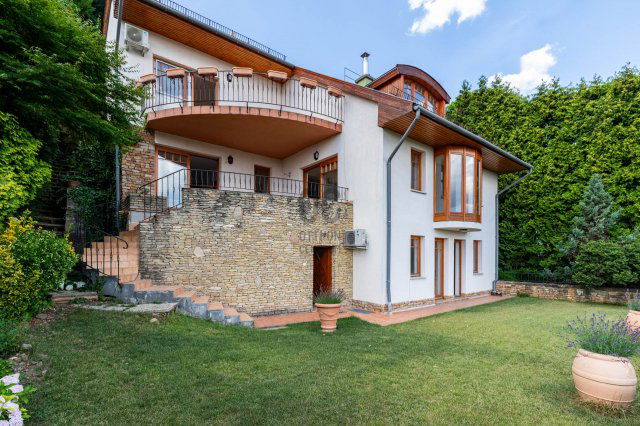 Kiadó családi ház, albérlet, II. kerületben, Turul közben