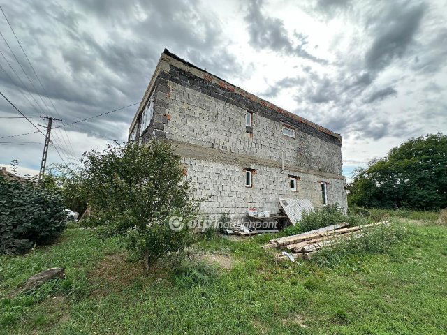 Eladó családi ház, Tiszalökön 15 M Ft, 4+1 szobás